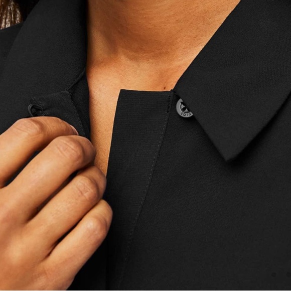 Figs Women's Navy Button Down Shirt (shirt only ) New sealed - Picture 5 of 8